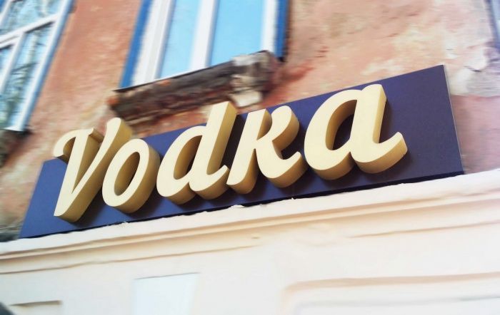 Не световая панель с наложением объёмных букв